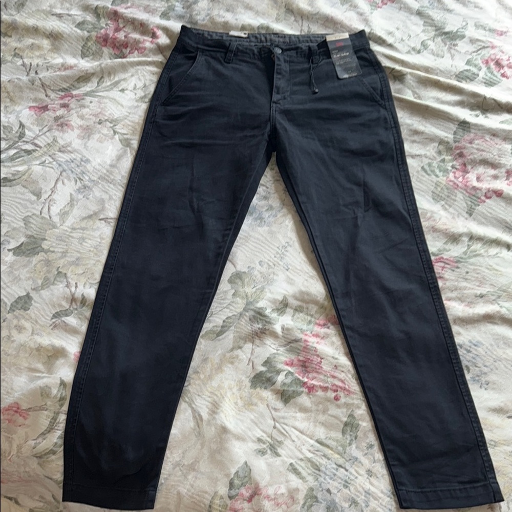 Men's Black Levi’s Chino Slim Taper 31x32